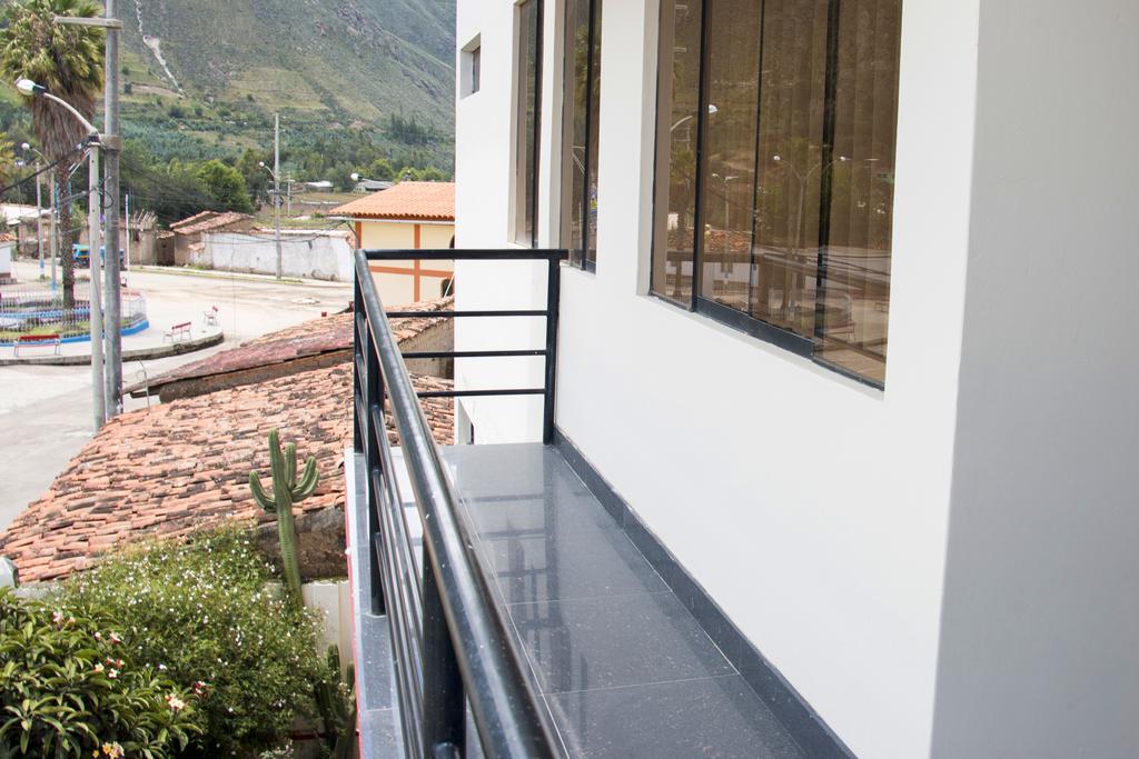 Hostal Santa Rosa Caraz Habitación foto